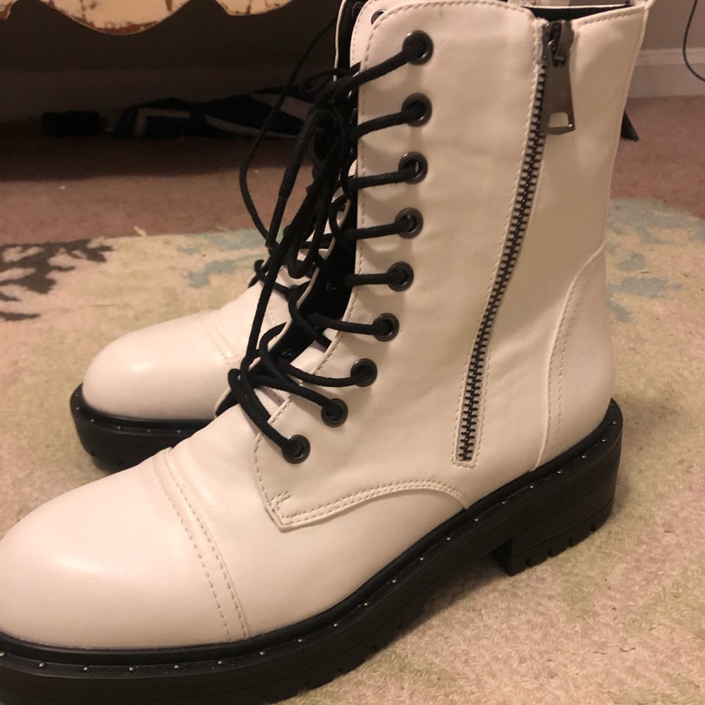 Combat boots